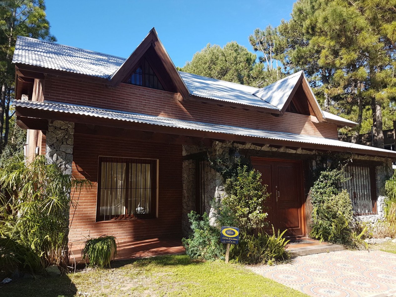 CASA EN VENTA -PINAMAR