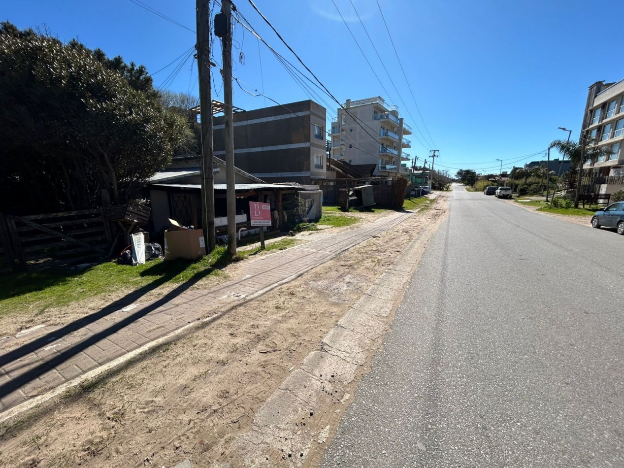 Venta lote multifamiliar  en mar de ostende a dos cuadras del mar -oportunidad 