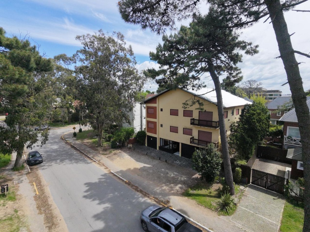 Venta de amplio monoambiente en el centro de Pinamar