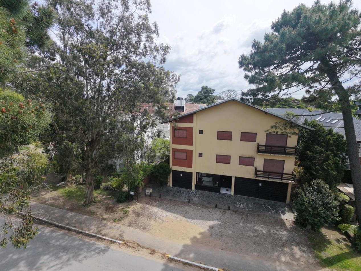 Venta de amplio monoambiente en el centro de Pinamar