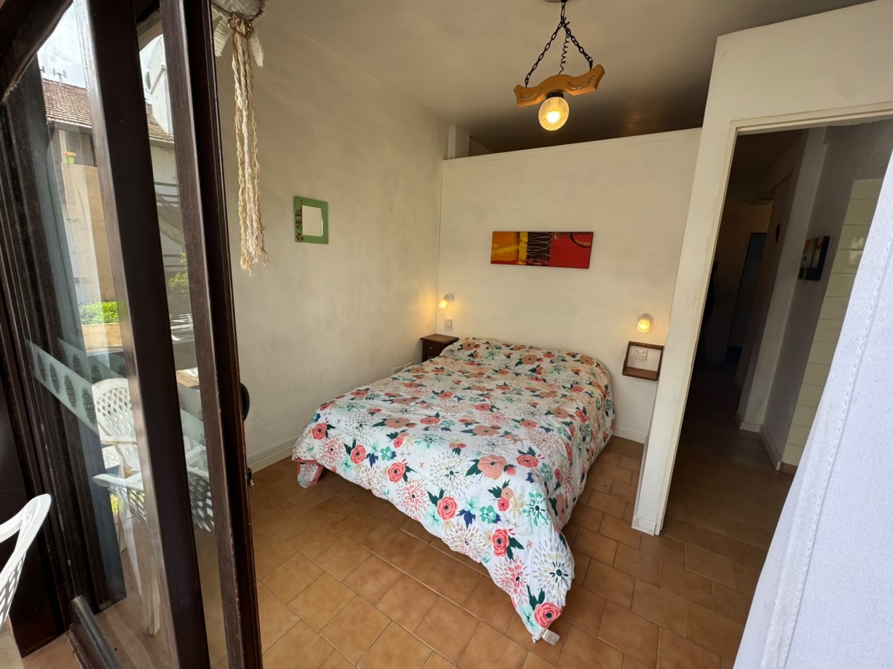 Venta de amplio monoambiente en el centro de Pinamar