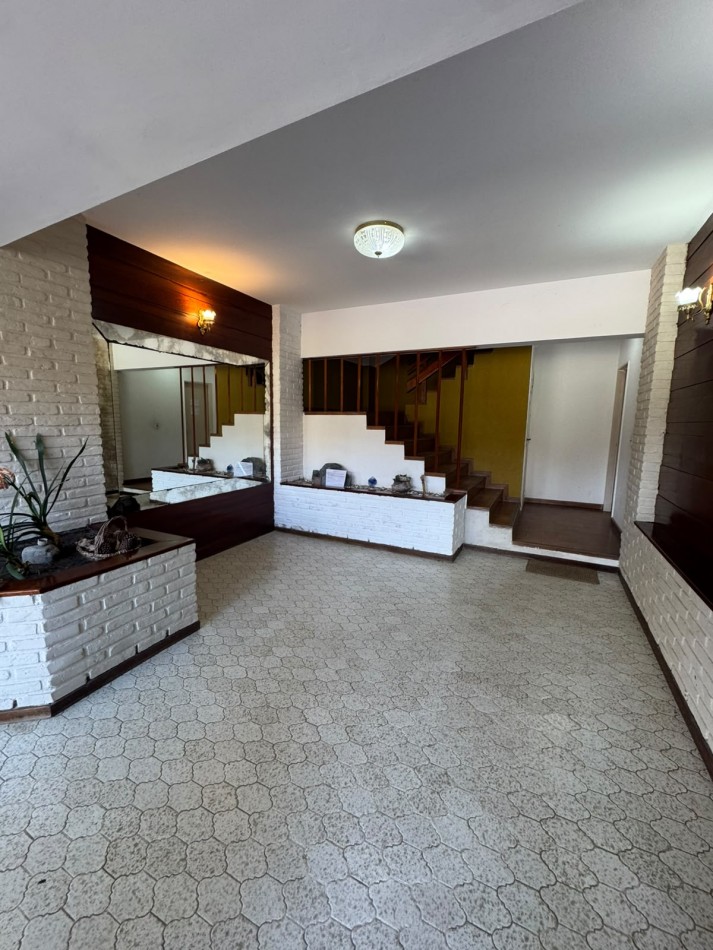 Venta de amplio monoambiente en el centro de Pinamar