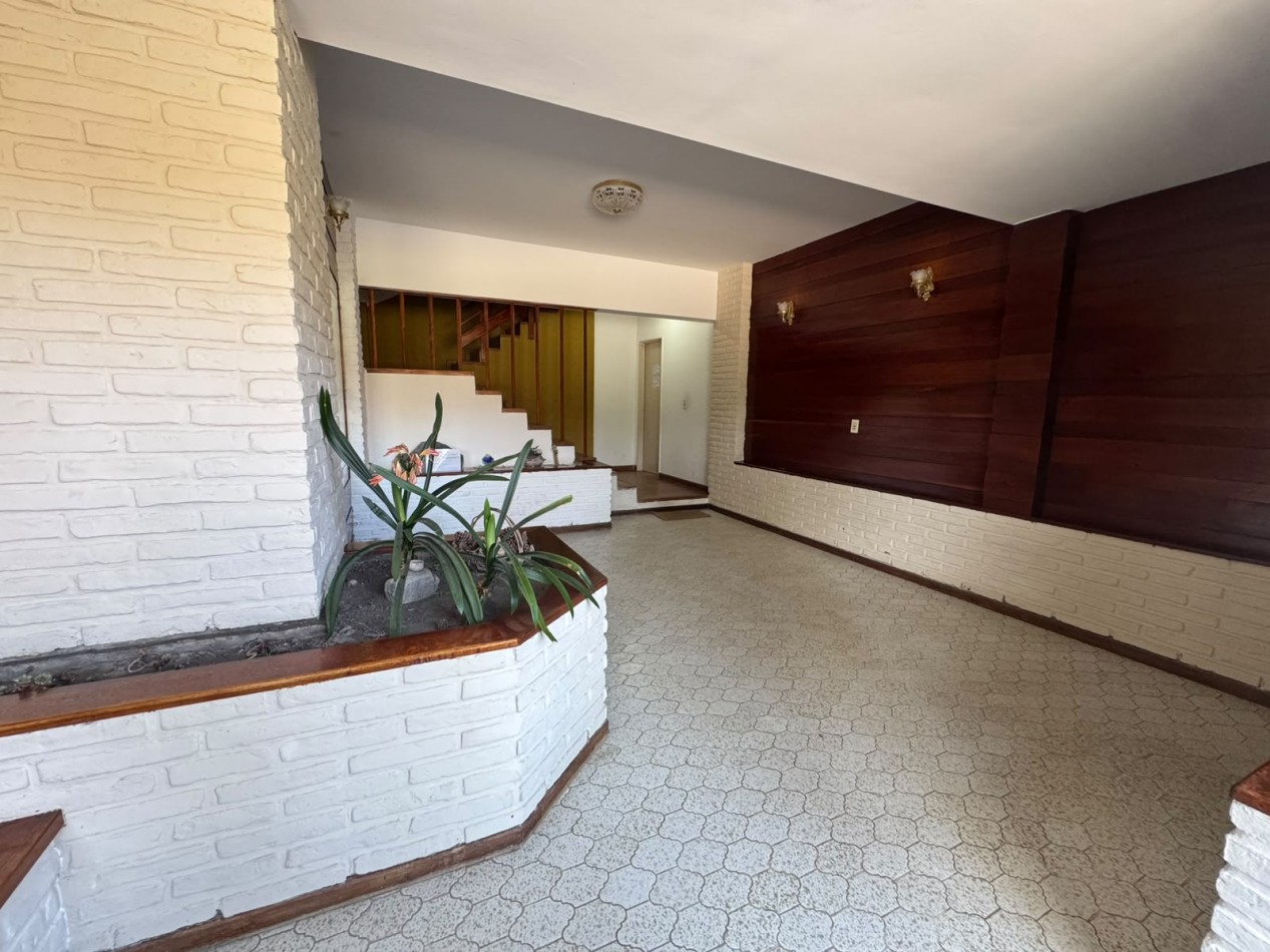 Venta de amplio monoambiente en el centro de Pinamar