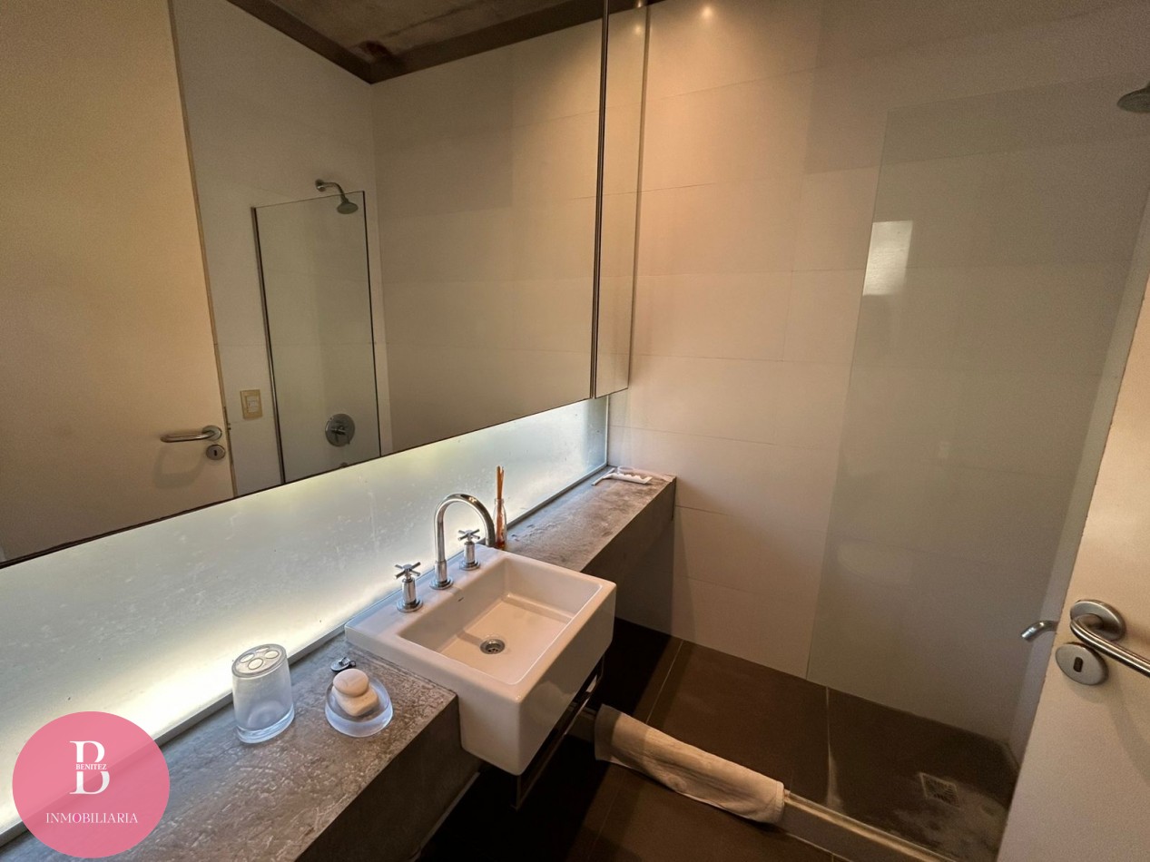 Casa Moderna Minimalista en el Bosque de Carilo con 4 Dormitorios 2 en Suite, Losa Radiante, Diseño de Hormigon Visto y Amplio Lote de 932 m²