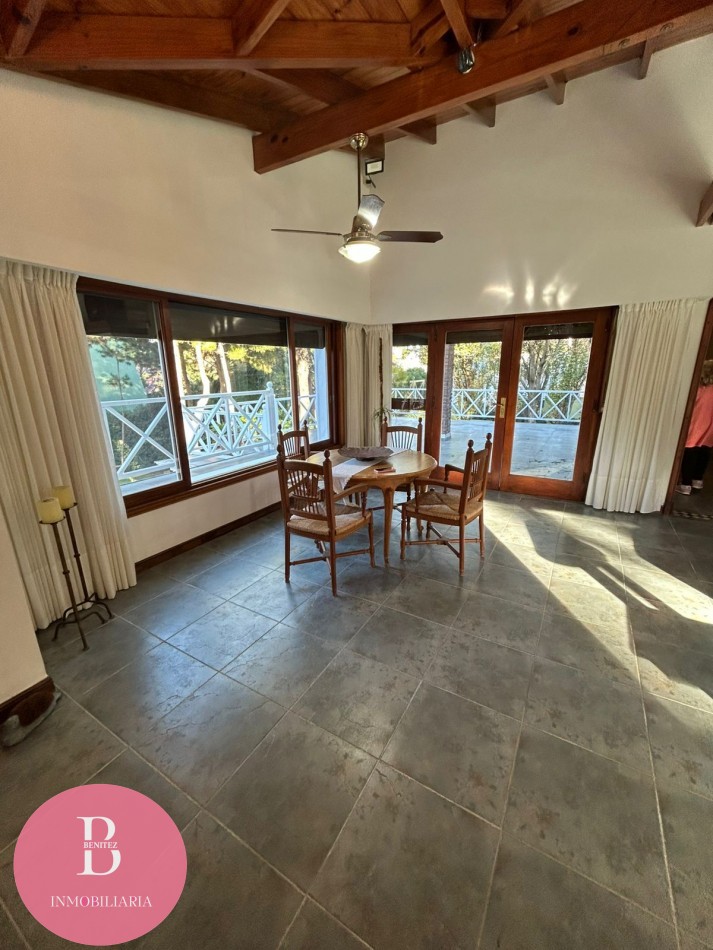 CASA EN VENTA EN LA MEJOR ZONA DE PINAMAR - OPORTUNIDAD 