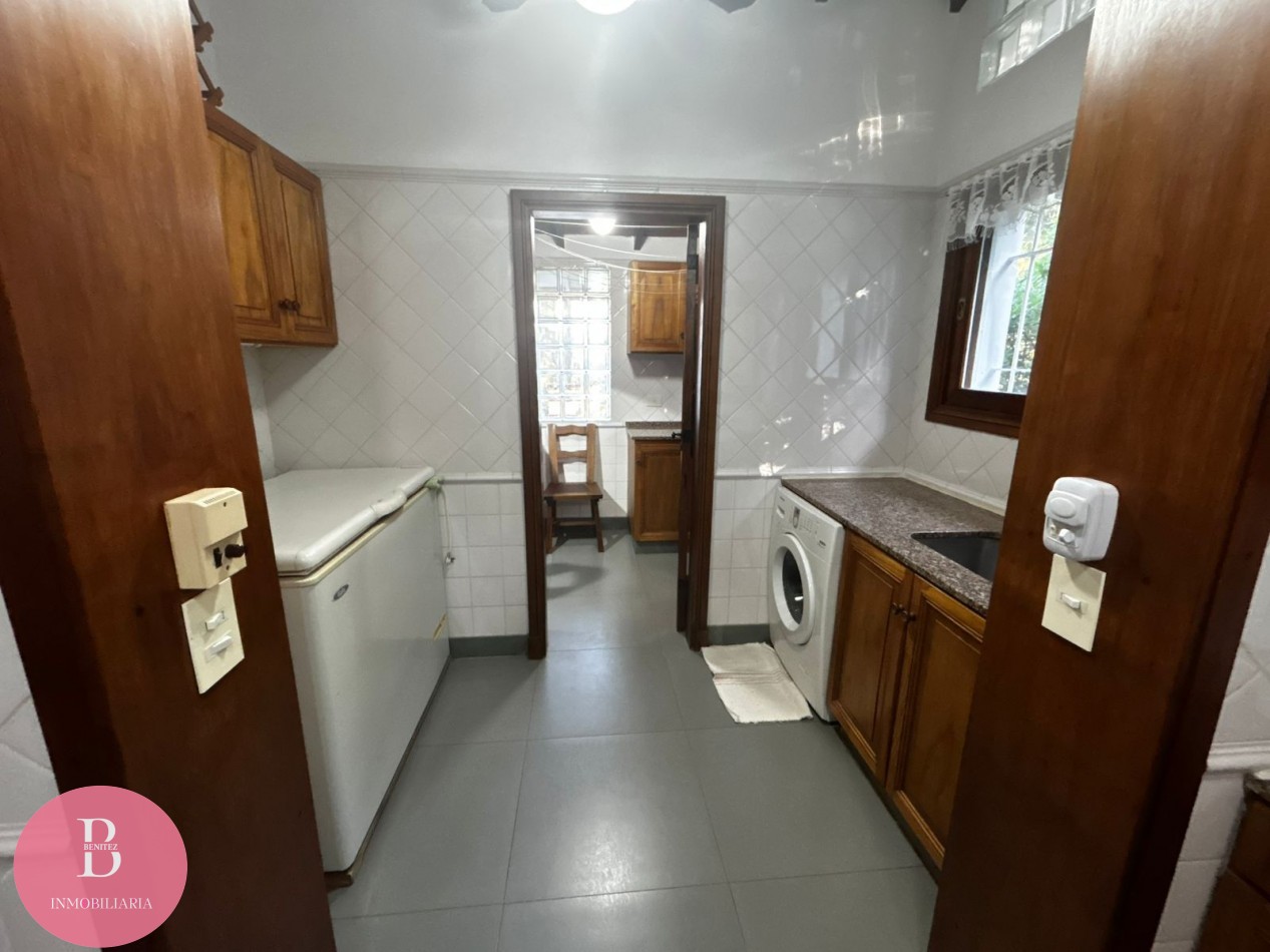 CASA EN VENTA EN LA MEJOR ZONA DE PINAMAR - OPORTUNIDAD 