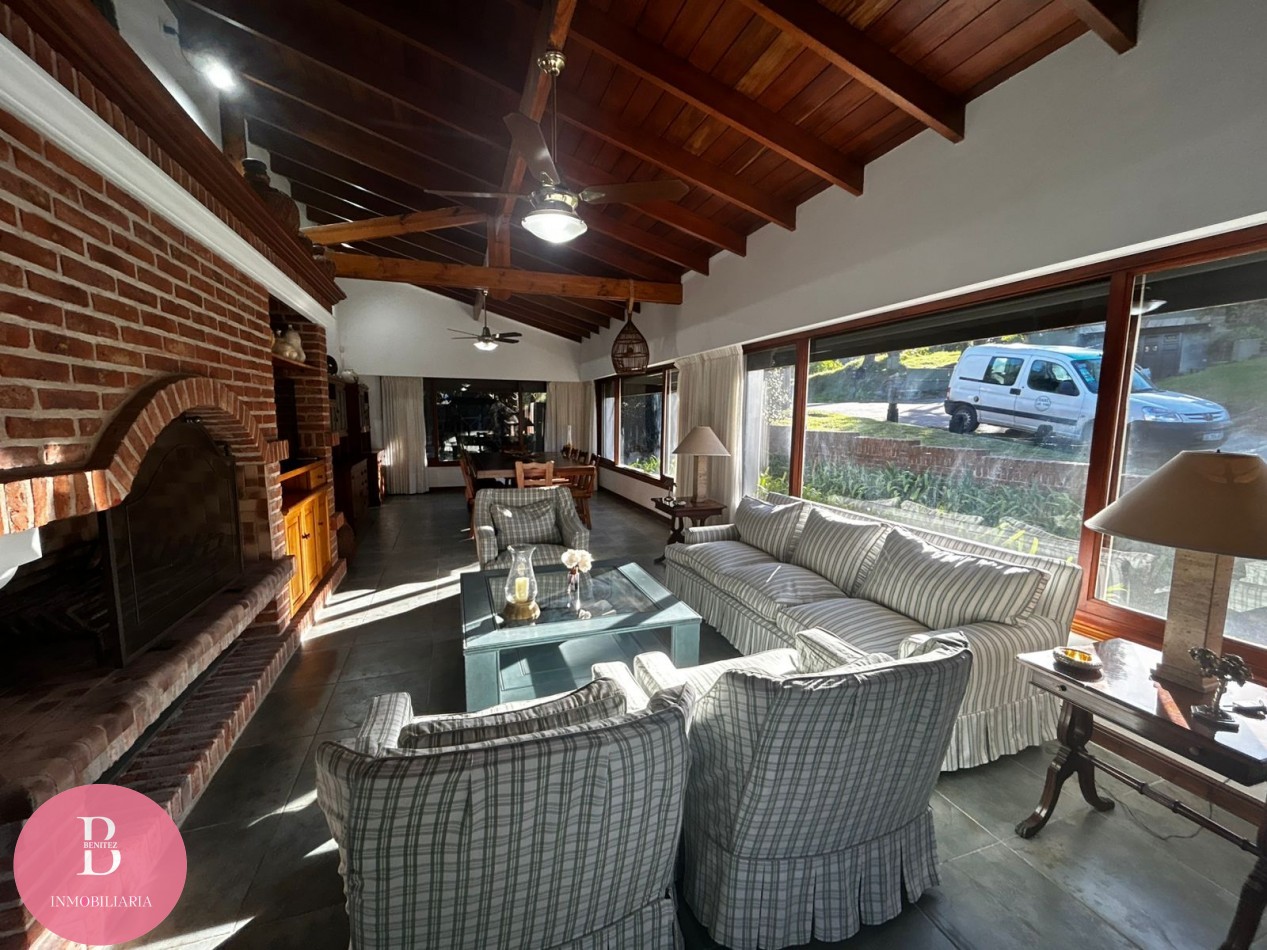 CASA EN VENTA EN LA MEJOR ZONA DE PINAMAR - OPORTUNIDAD 