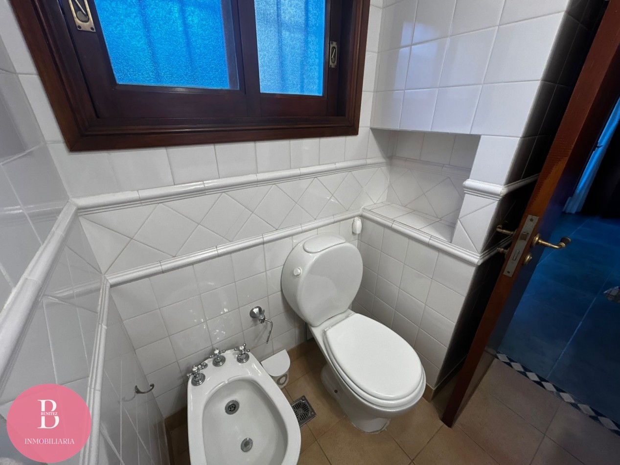 CASA EN VENTA EN LA MEJOR ZONA DE PINAMAR - OPORTUNIDAD 