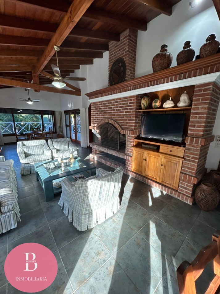 CASA EN VENTA EN LA MEJOR ZONA DE PINAMAR - OPORTUNIDAD 