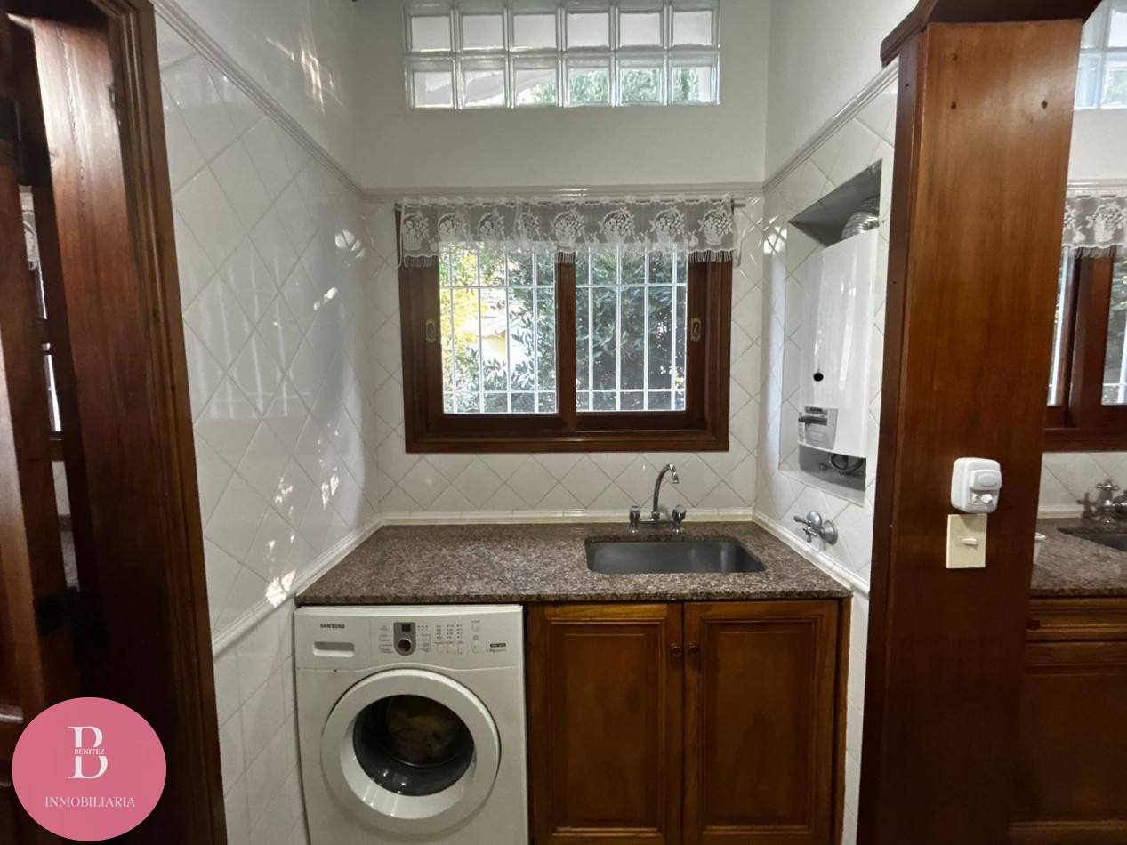 CASA EN VENTA EN LA MEJOR ZONA DE PINAMAR - OPORTUNIDAD 