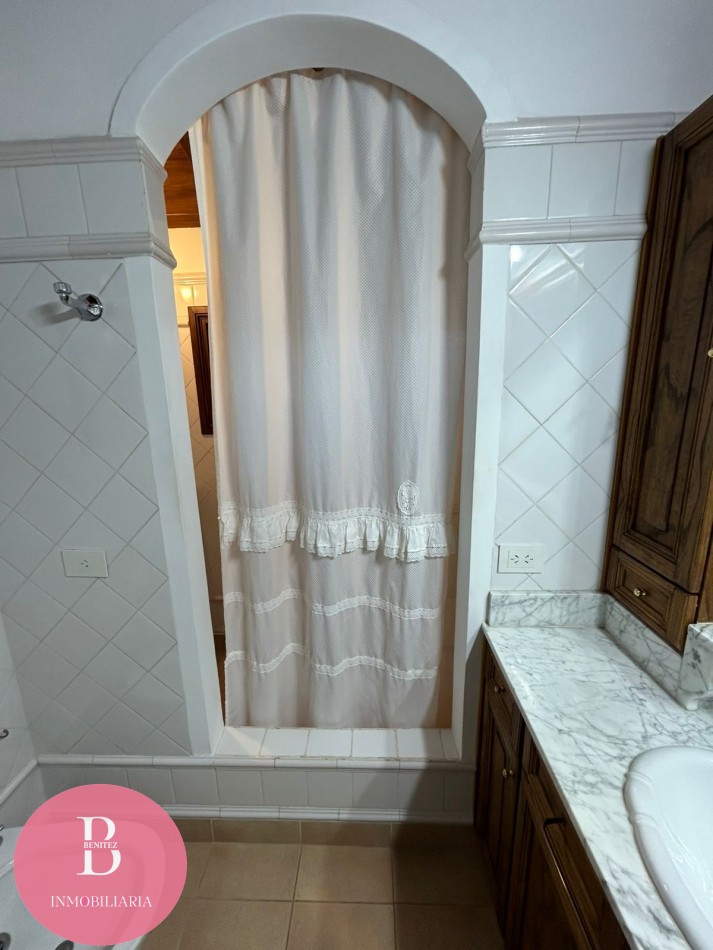 CASA EN VENTA EN LA MEJOR ZONA DE PINAMAR - OPORTUNIDAD 