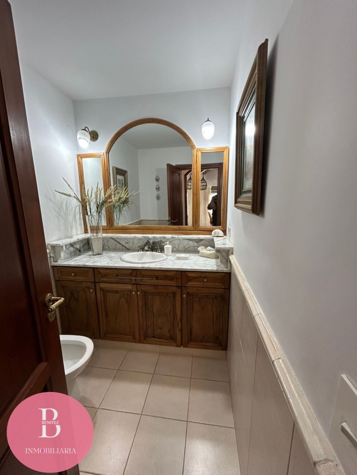 CASA EN VENTA EN LA MEJOR ZONA DE PINAMAR - OPORTUNIDAD 