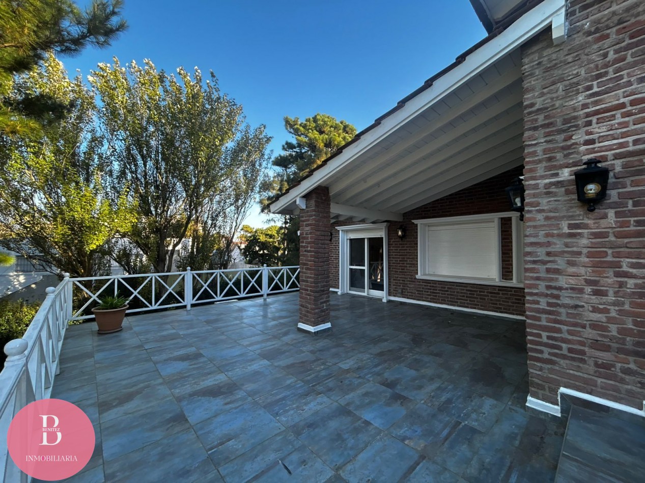 CASA EN VENTA EN LA MEJOR ZONA DE PINAMAR - OPORTUNIDAD 