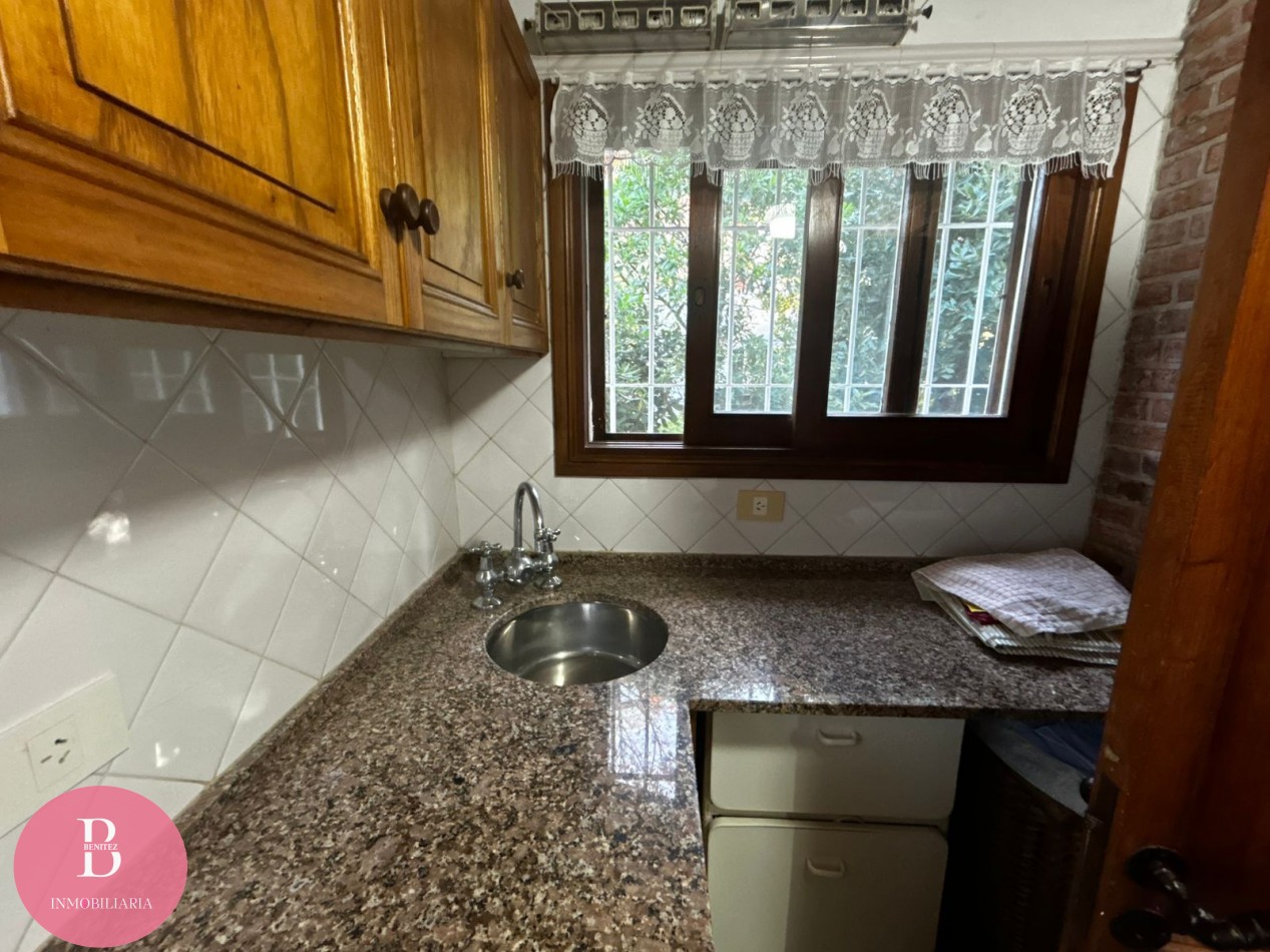 CASA EN VENTA EN LA MEJOR ZONA DE PINAMAR - OPORTUNIDAD 