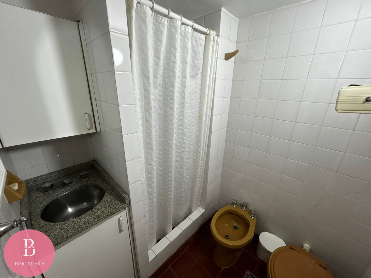 CASA EN VENTA EN LA MEJOR ZONA DE PINAMAR - OPORTUNIDAD 