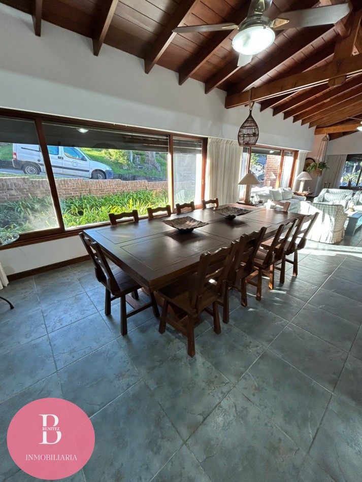 CASA EN VENTA EN LA MEJOR ZONA DE PINAMAR - OPORTUNIDAD 