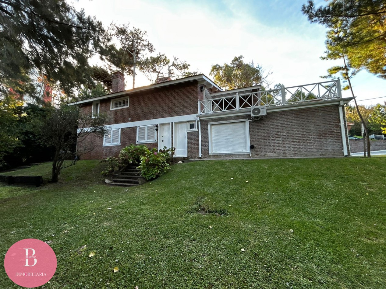 CASA EN VENTA EN LA MEJOR ZONA DE PINAMAR - OPORTUNIDAD 