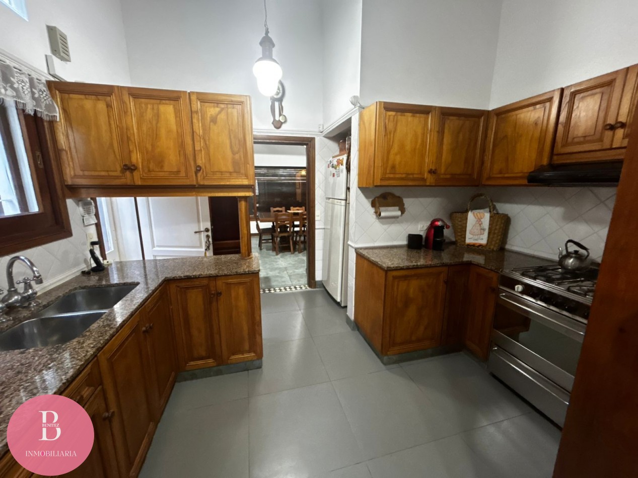 CASA EN VENTA EN LA MEJOR ZONA DE PINAMAR - OPORTUNIDAD 