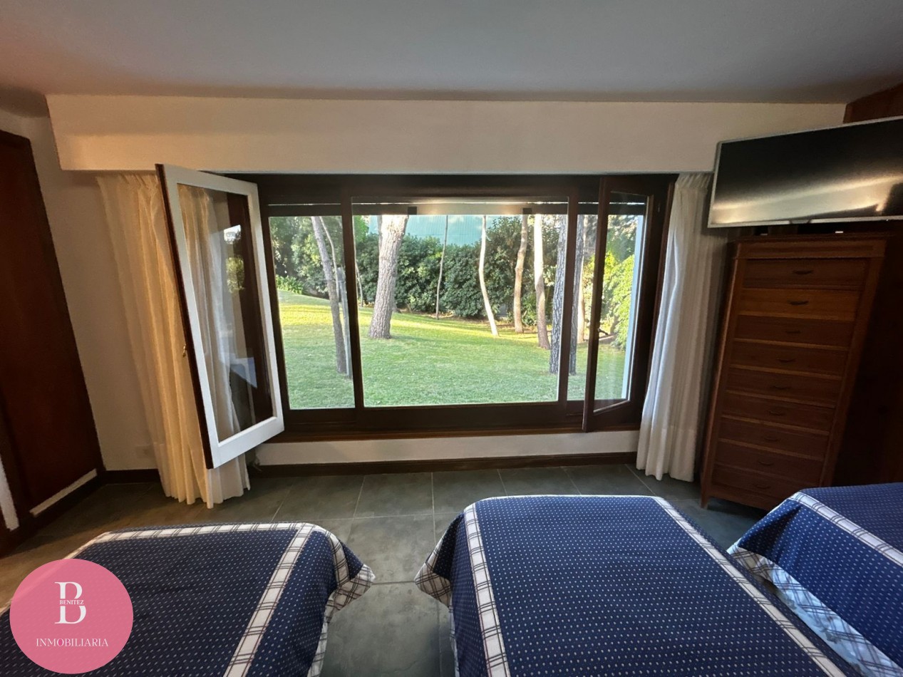 CASA EN VENTA EN LA MEJOR ZONA DE PINAMAR - OPORTUNIDAD 