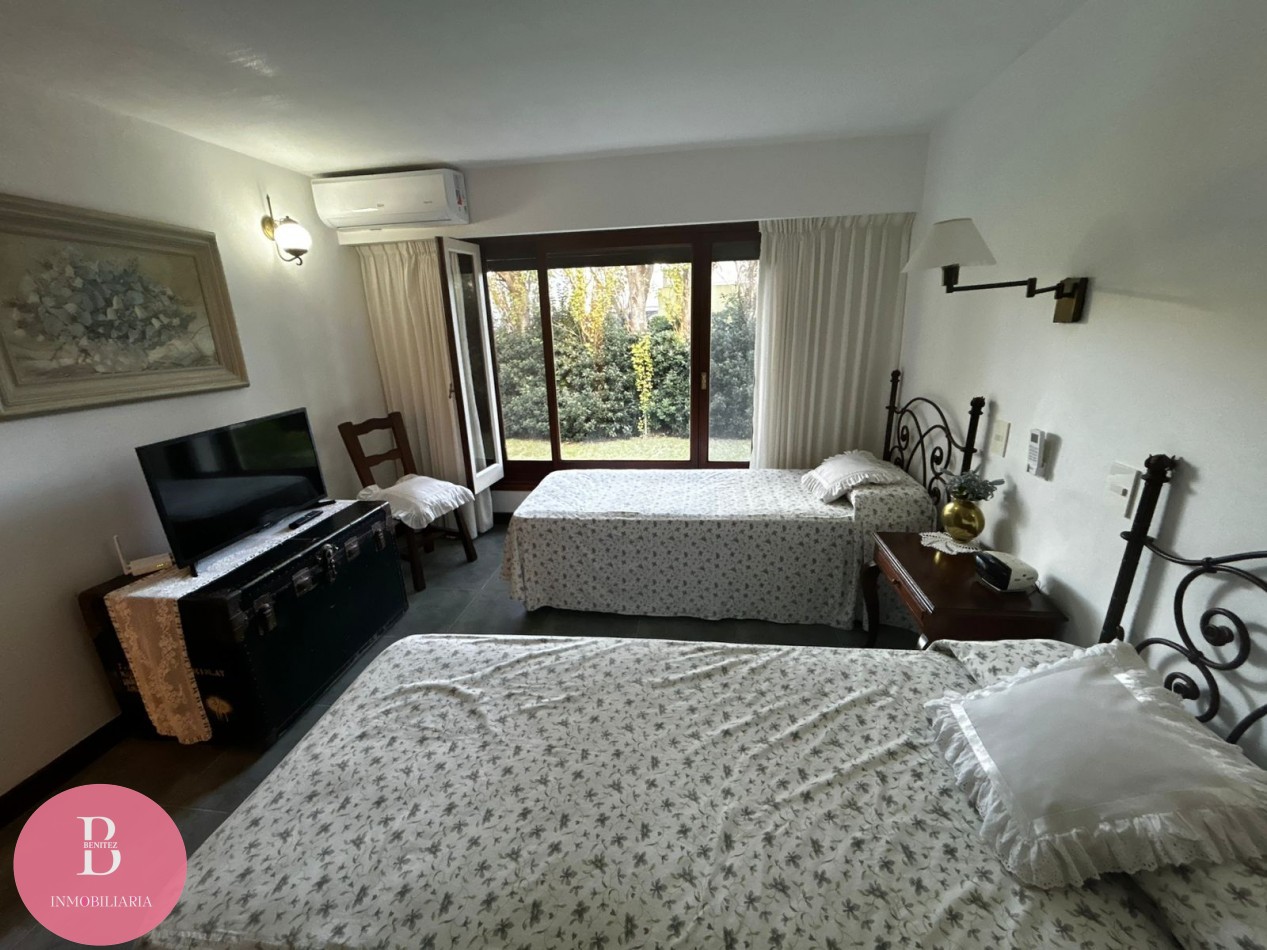 CASA EN VENTA EN LA MEJOR ZONA DE PINAMAR - OPORTUNIDAD 