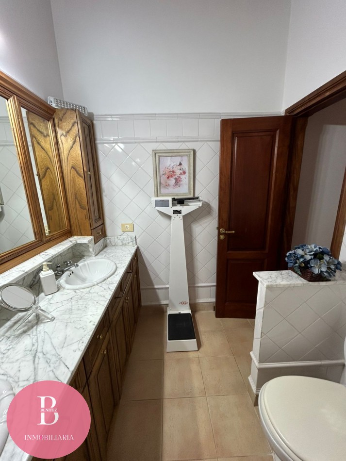 CASA EN VENTA EN LA MEJOR ZONA DE PINAMAR - OPORTUNIDAD 