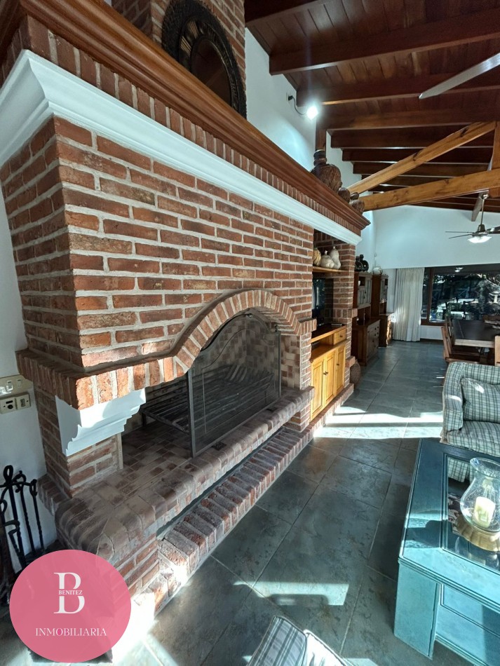 CASA EN VENTA EN LA MEJOR ZONA DE PINAMAR - OPORTUNIDAD 