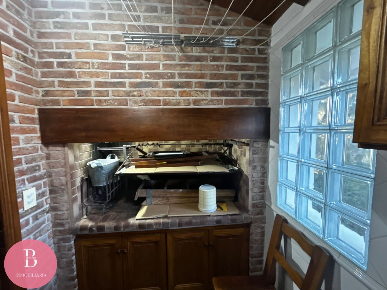 CASA EN VENTA EN LA MEJOR ZONA DE PINAMAR - OPORTUNIDAD 