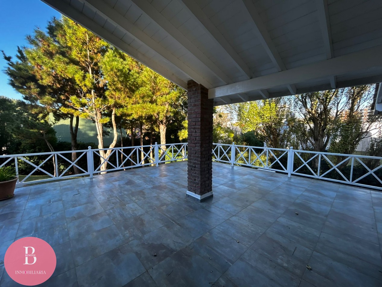 CASA EN VENTA EN LA MEJOR ZONA DE PINAMAR - OPORTUNIDAD 