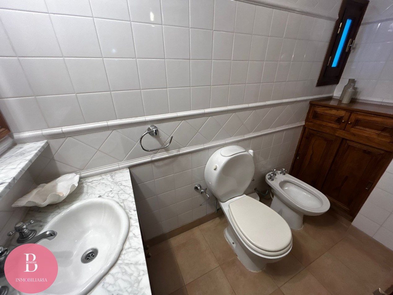 CASA EN VENTA EN LA MEJOR ZONA DE PINAMAR - OPORTUNIDAD 