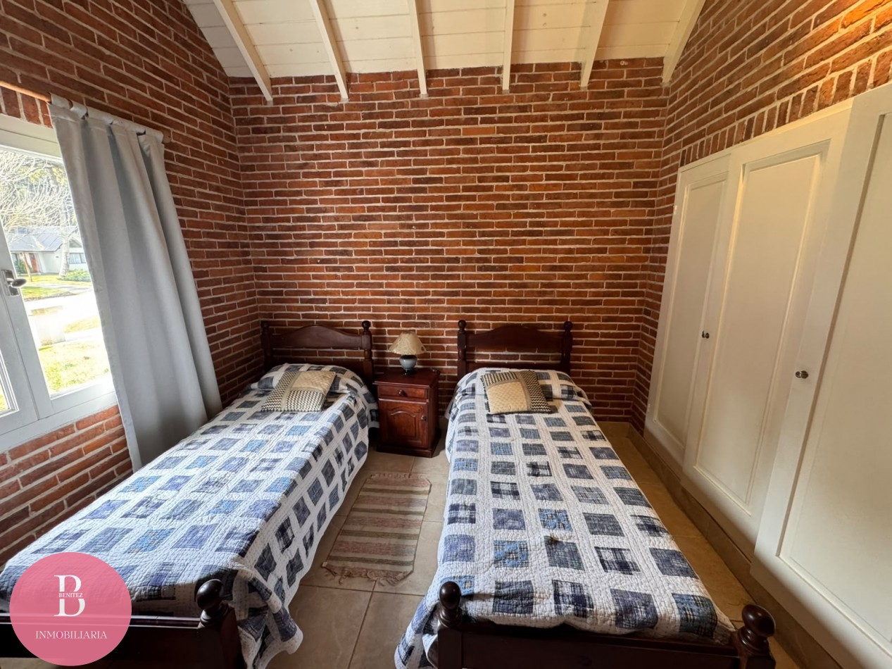 Alquiler casa en pinamar Norte :casa amplia para 10 personas cerca del mar