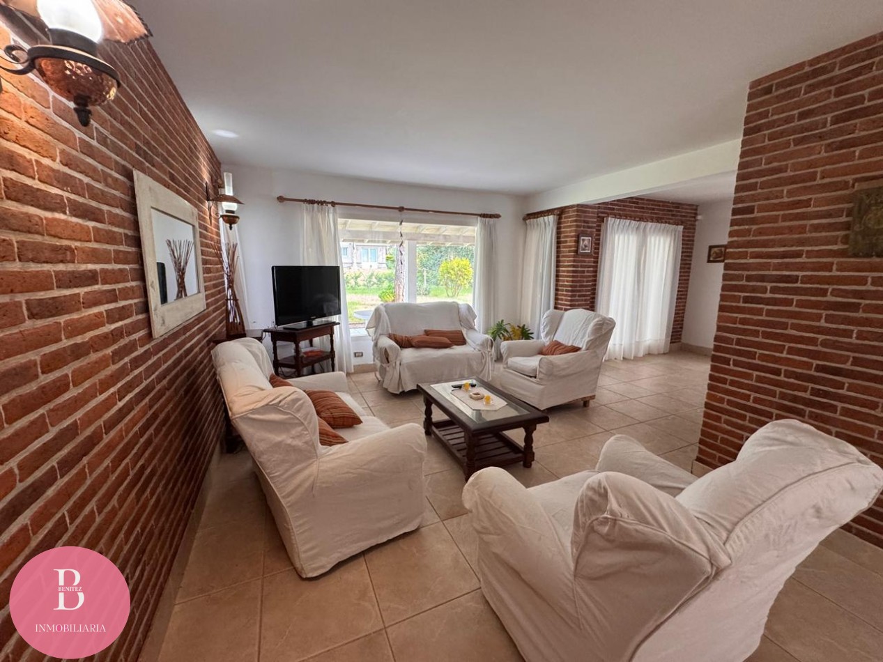 Alquiler casa en pinamar Norte :casa amplia para 10 personas cerca del mar