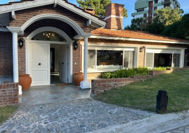 CASA EN VENTA EN LA MEJOR ZONA DE PINAMAR - OPORTUNIDAD 