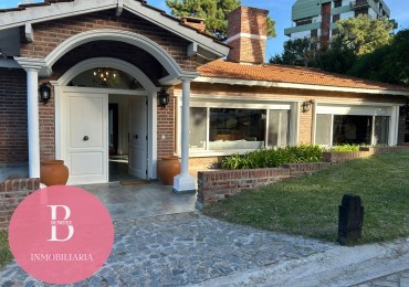 CASA EN VENTA EN LA MEJOR ZONA DE PINAMAR - OPORTUNIDAD 