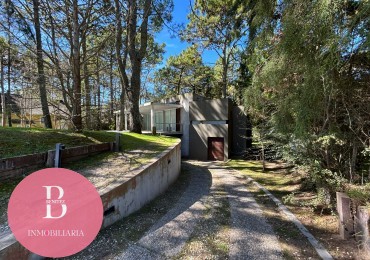 Casa en alquiler en Carilo disponible fines de semana (comunes y largos ) y verano 2027
