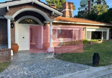CASA EN VENTA EN LA MEJOR ZONA DE PINAMAR - OPORTUNIDAD 