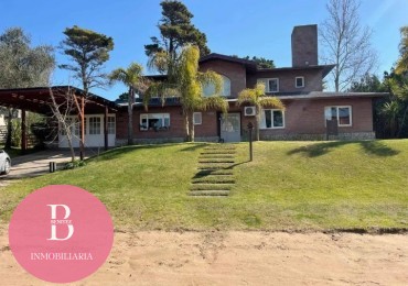 Casa en Venta en Pinamar Norte - Acepta permuta. Barrio Alamos 